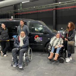 Voluntarios de FEDAES en la campaña solidaria de recogida de material ortoprotésico.