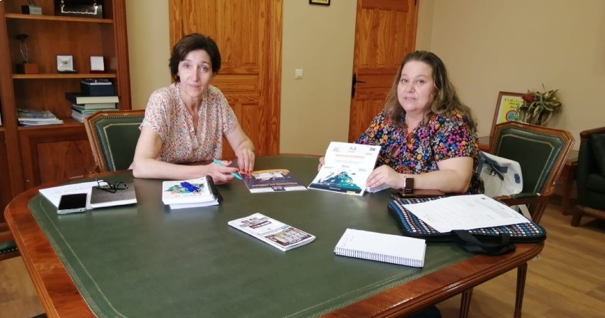 Personas en reunión del proyecto de inclusión laboral en Albacete y Cuenca